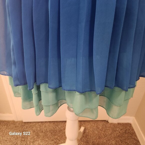 Jessica Simpson Pleated Dress. NWT. Size Medium - Picture 2 of 13